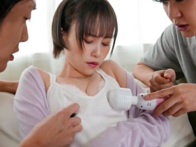 Hai cậu em trai thường xuyên nhìn chị mình tắm