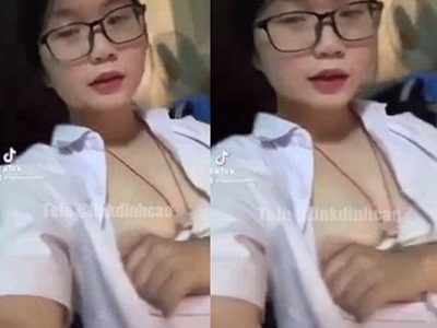 Bé nữ sinh học lớp 9 thích khoe hàng cho anh em