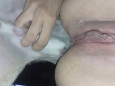 Clip sex em gái bị bạn trai nhét buồi chó vào lồn
