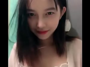 Em nó đang vạch vú chào hàng nè các anh